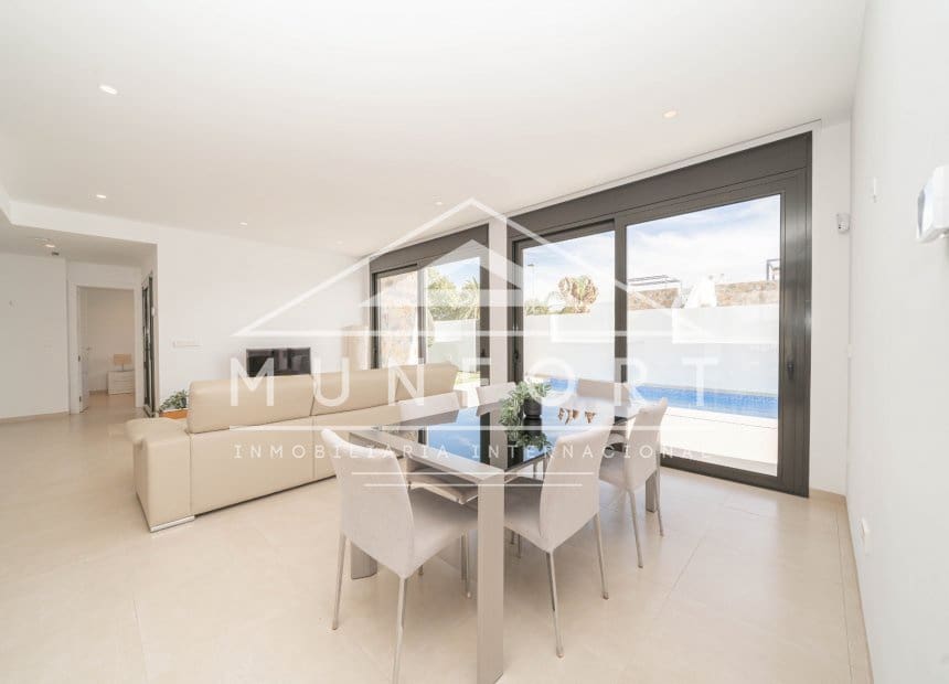 3 bedroom Villa for sale in Pilar de la Horadada with pool garage - € 659,000 (Ref: 10176059)