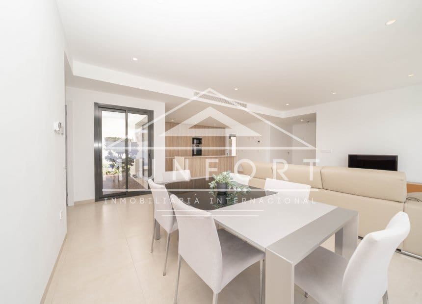 3 bedroom Villa for sale in Pilar de la Horadada with pool garage - € 659,000 (Ref: 10176059)