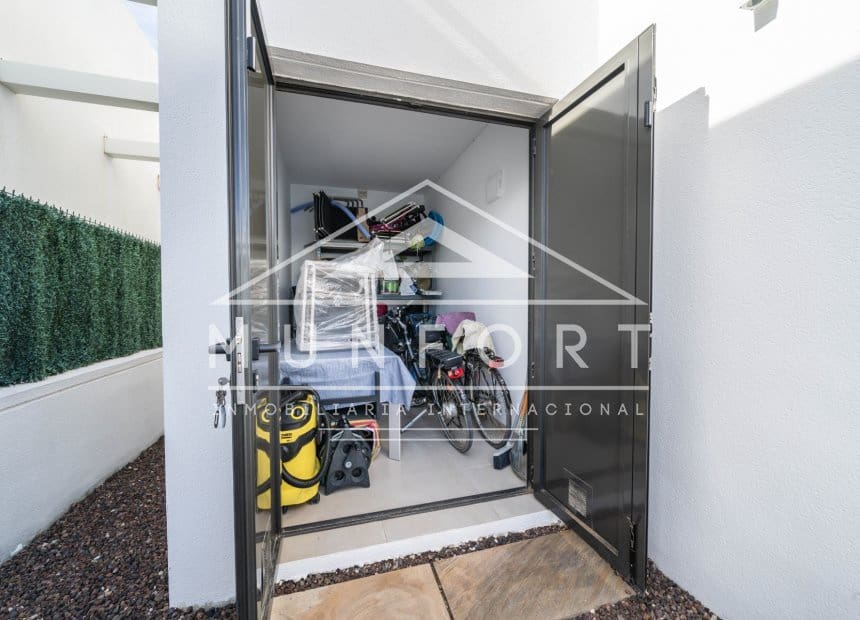 3 bedroom Villa for sale in Pilar de la Horadada with pool garage - € 659,000 (Ref: 10176059)