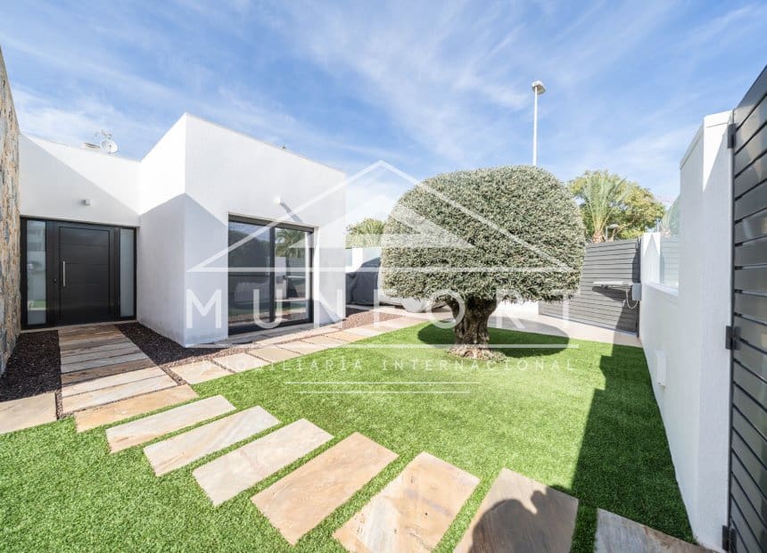 3 bedroom Villa for sale in Pilar de la Horadada with pool garage - € 659,000 (Ref: 10176059)