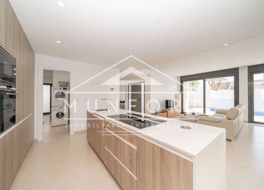 3 bedroom Villa for sale in Pilar de la Horadada with pool garage - € 659,000 (Ref: 10176059)
