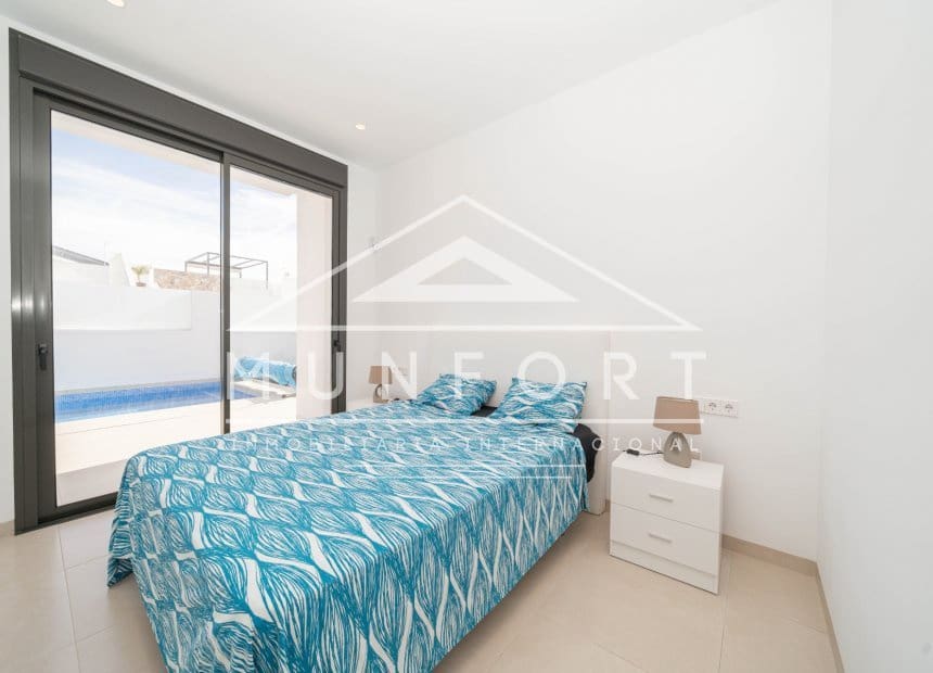 3 bedroom Villa for sale in Pilar de la Horadada with pool garage - € 659,000 (Ref: 10176059)