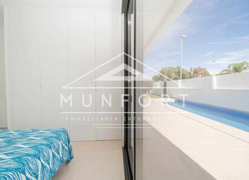 3 bedroom Villa for sale in Pilar de la Horadada with pool garage - € 659,000 (Ref: 10176059)