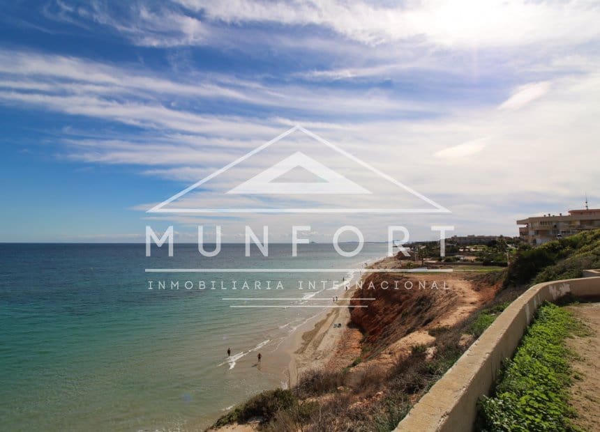 3 bedroom Villa for sale in Pilar de la Horadada with pool garage - € 659,000 (Ref: 10176059)
