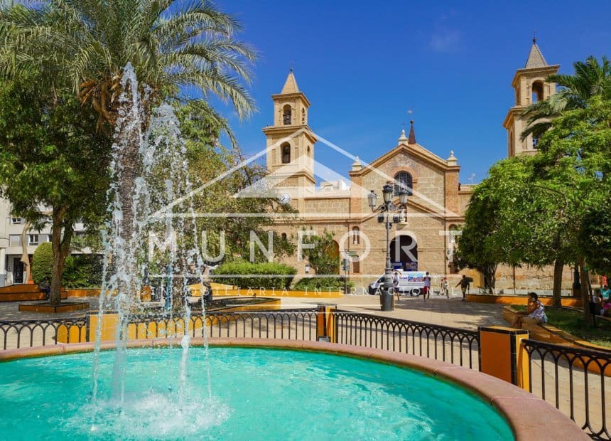 2 soveværelse Lejlighed til salg i Torrevieja med swimmingpool garage - € 275.000 (Ref: 10177510)