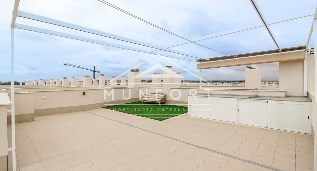 2 soverom Bungalow til salgs i Torrevieja med svømmebasseng - € 360 000 (Ref: 8378971)