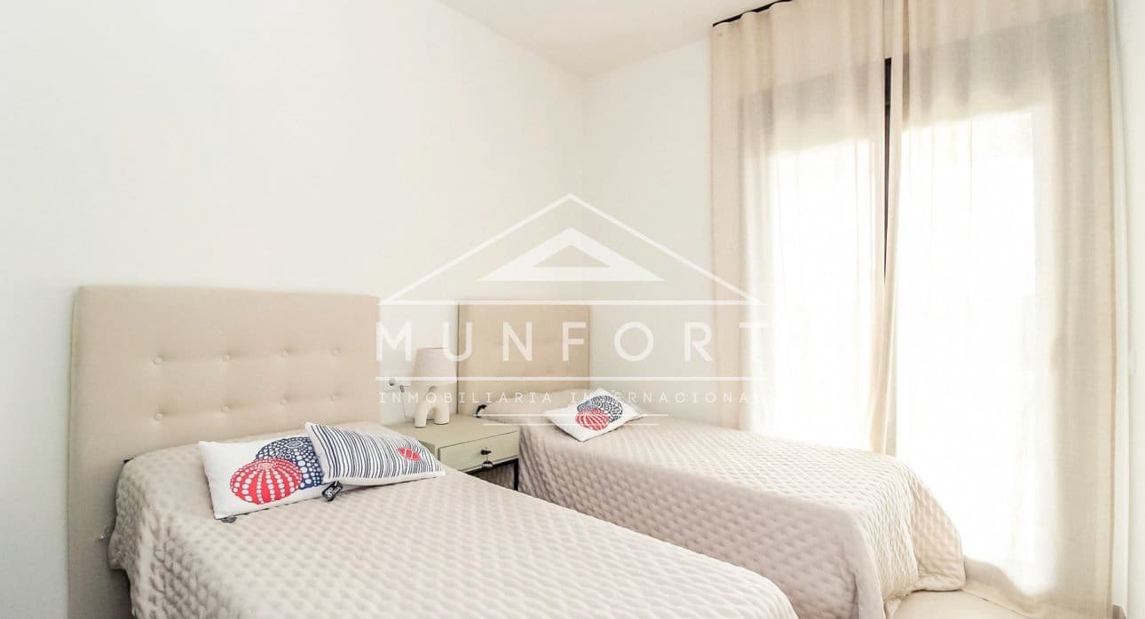 2 soverom Bungalow til salgs i Torrevieja med svømmebasseng - € 360 000 (Ref: 8378971)