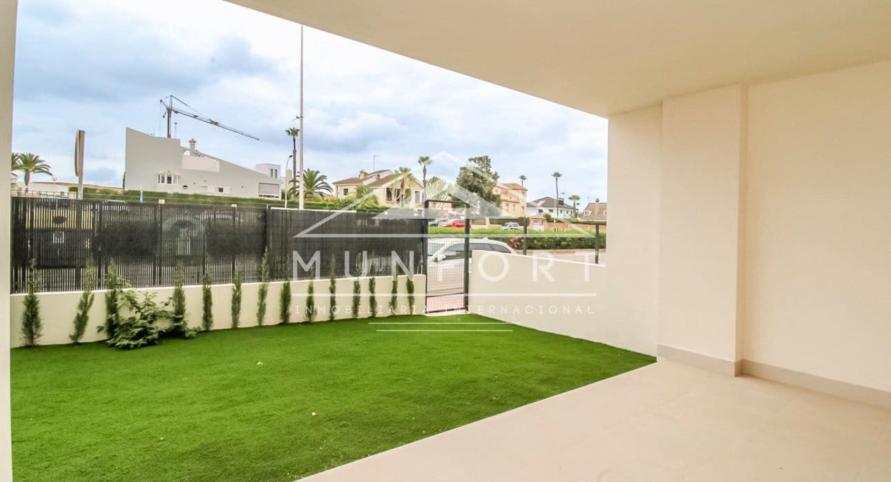 2 soverom Bungalow til salgs i Torrevieja med svømmebasseng - € 360 000 (Ref: 8378971)