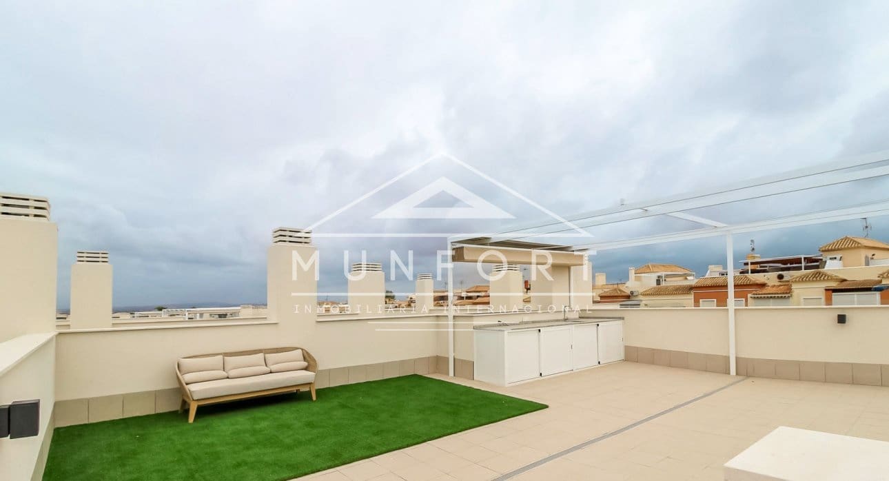 2 soverom Bungalow til salgs i Torrevieja med svømmebasseng - € 360 000 (Ref: 8378971)