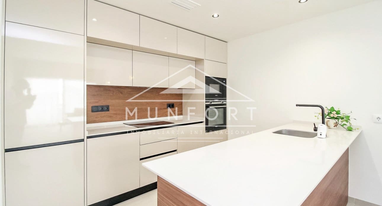 2 soverom Bungalow til salgs i Torrevieja med svømmebasseng - € 360 000 (Ref: 8378971)