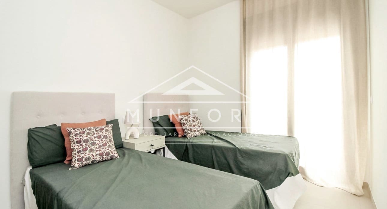 2 soverom Bungalow til salgs i Torrevieja med svømmebasseng - € 360 000 (Ref: 8378971)