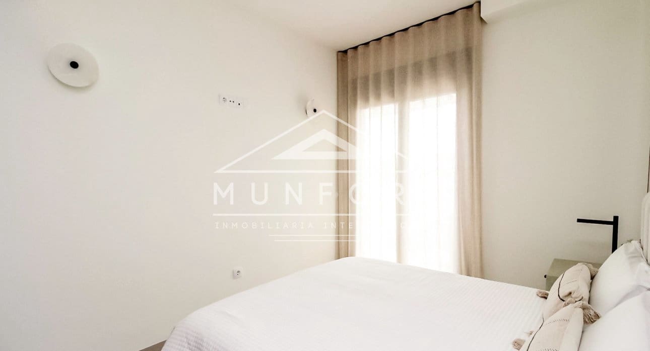 2 soverom Bungalow til salgs i Torrevieja med svømmebasseng - € 360 000 (Ref: 8378971)