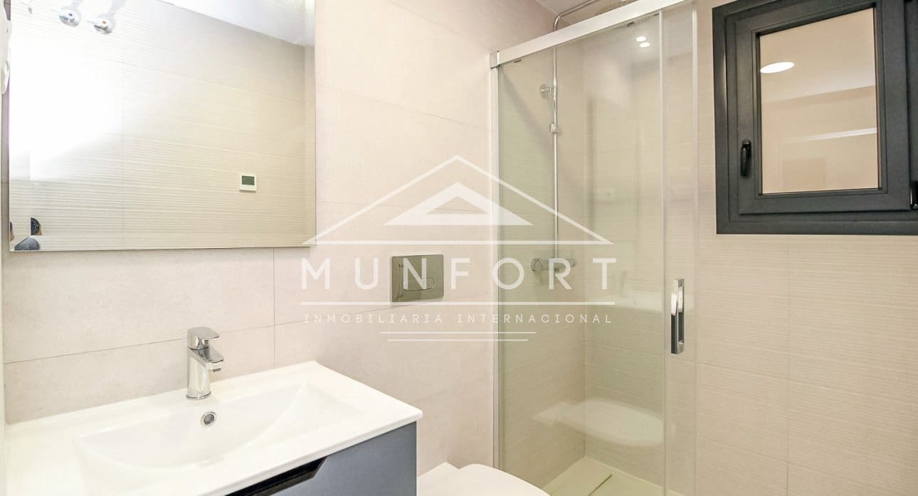 2 soverom Bungalow til salgs i Torrevieja med svømmebasseng - € 360 000 (Ref: 8378971)