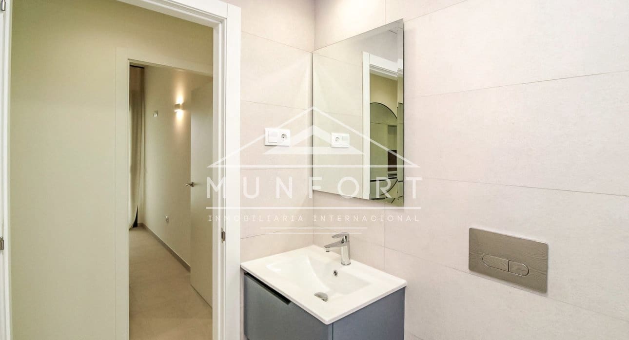 2 soverom Bungalow til salgs i Torrevieja med svømmebasseng - € 360 000 (Ref: 8378971)