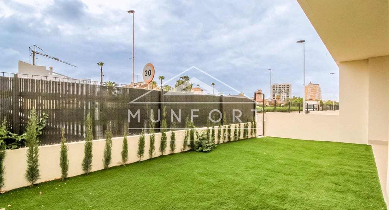 2 soverom Bungalow til salgs i Torrevieja med svømmebasseng - € 360 000 (Ref: 8378971)