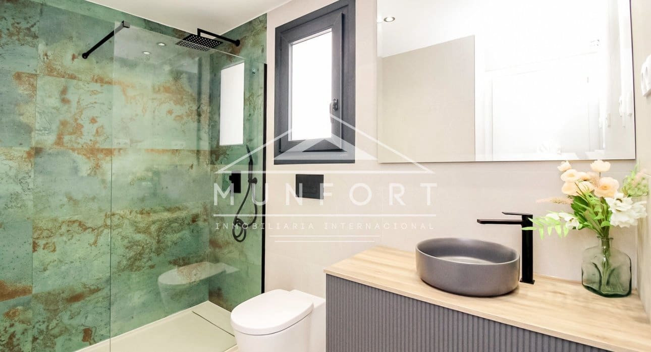 2 soverom Bungalow til salgs i Torrevieja med svømmebasseng - € 360 000 (Ref: 8378971)