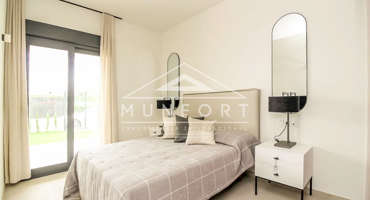 2 soverom Bungalow til salgs i Torrevieja med svømmebasseng - € 360 000 (Ref: 8378971)