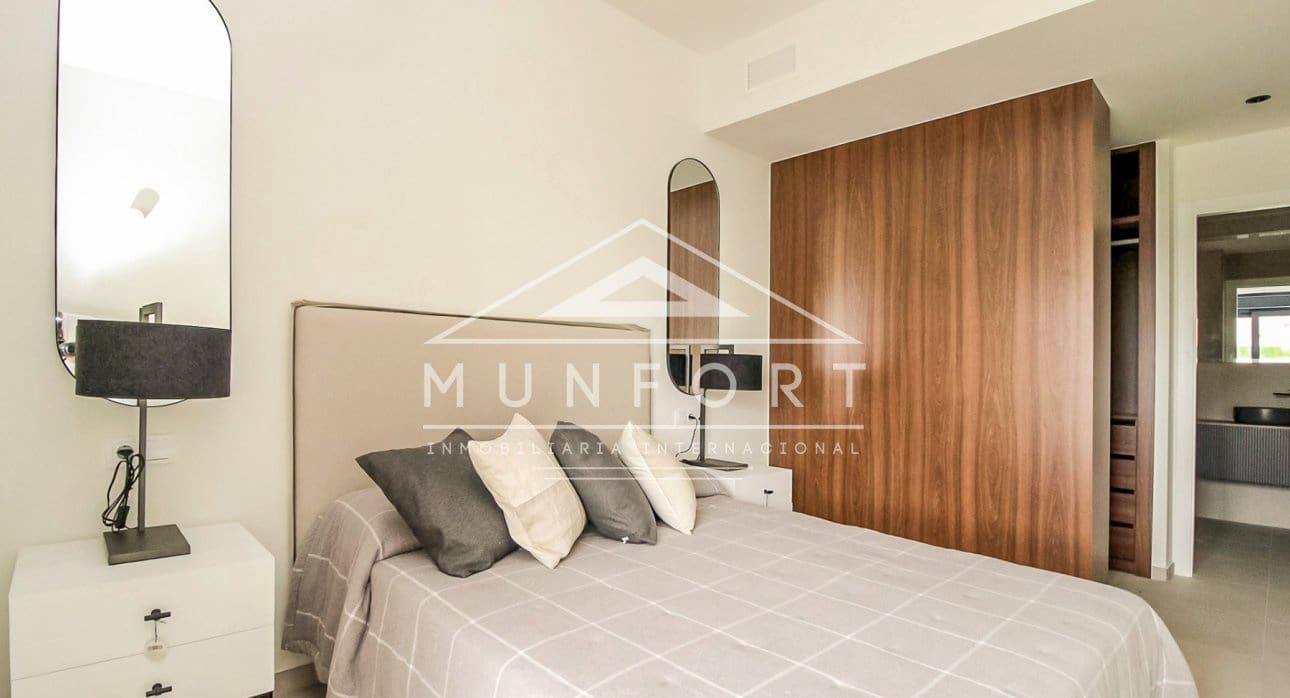 2 soverom Bungalow til salgs i Torrevieja med svømmebasseng - € 360 000 (Ref: 8378971)