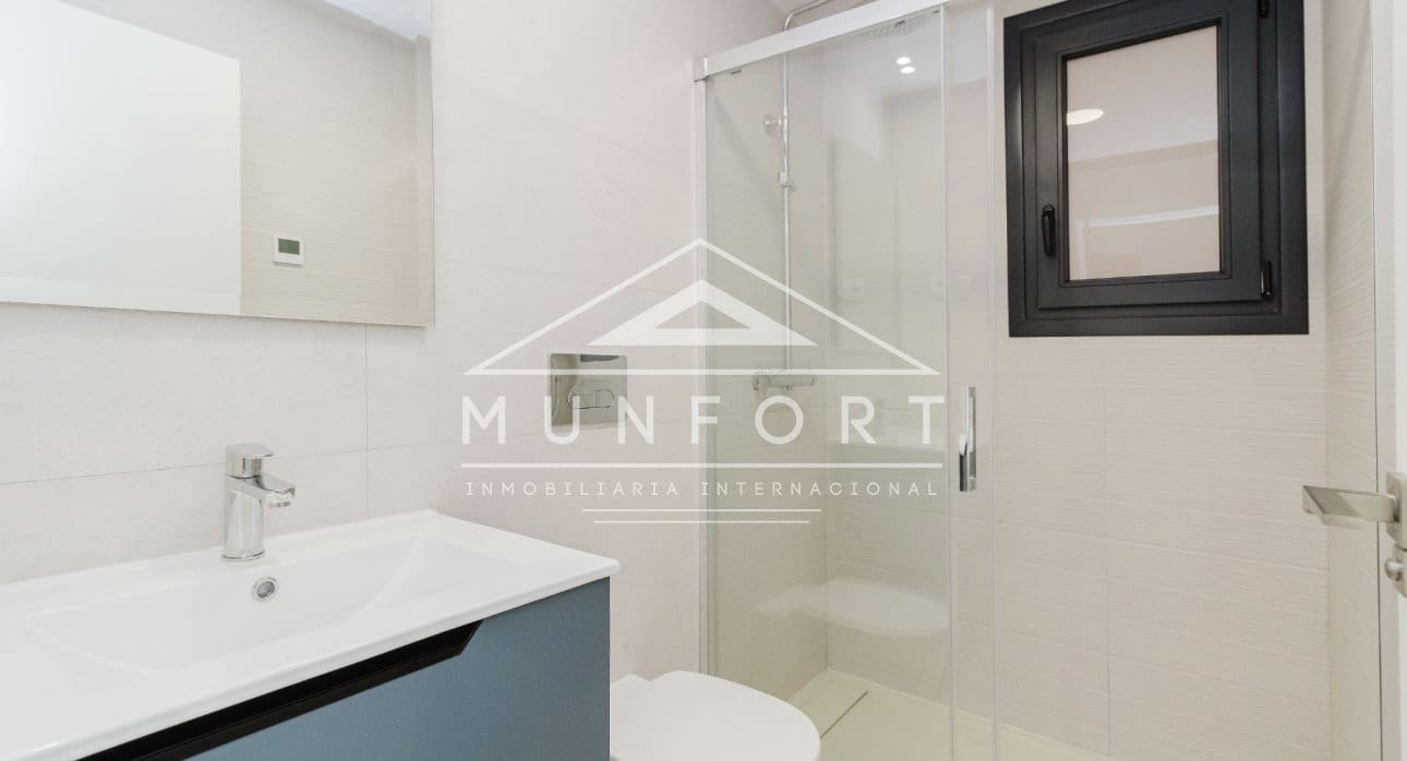 2 sypialnia Bungalow na sprzedaż w Torrevieja z basenem - 380 000 € (Ref: 8378971)