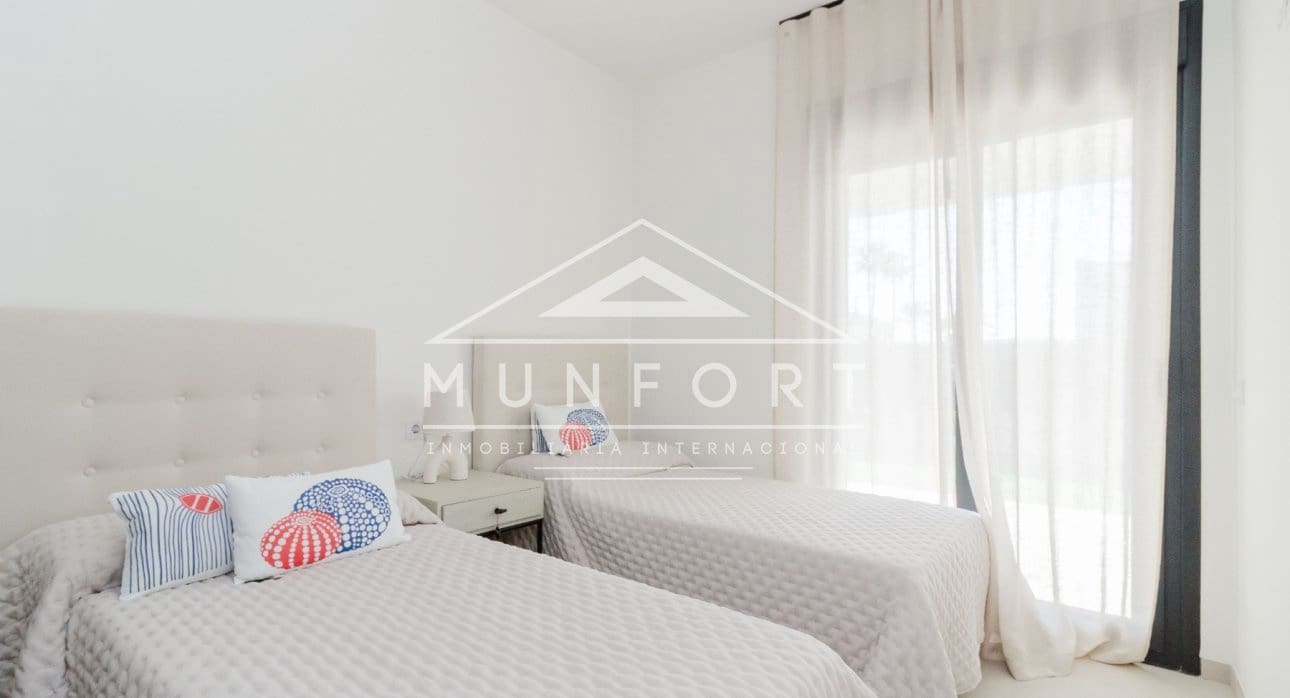 2 sypialnia Bungalow na sprzedaż w Torrevieja z basenem - 380 000 € (Ref: 8378971)