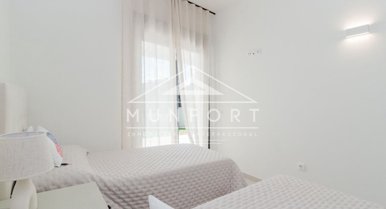2 sypialnia Bungalow na sprzedaż w Torrevieja z basenem - 380 000 € (Ref: 8378971)