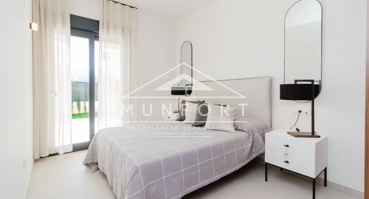 2 sypialnia Bungalow na sprzedaż w Torrevieja z basenem - 380 000 € (Ref: 8378971)