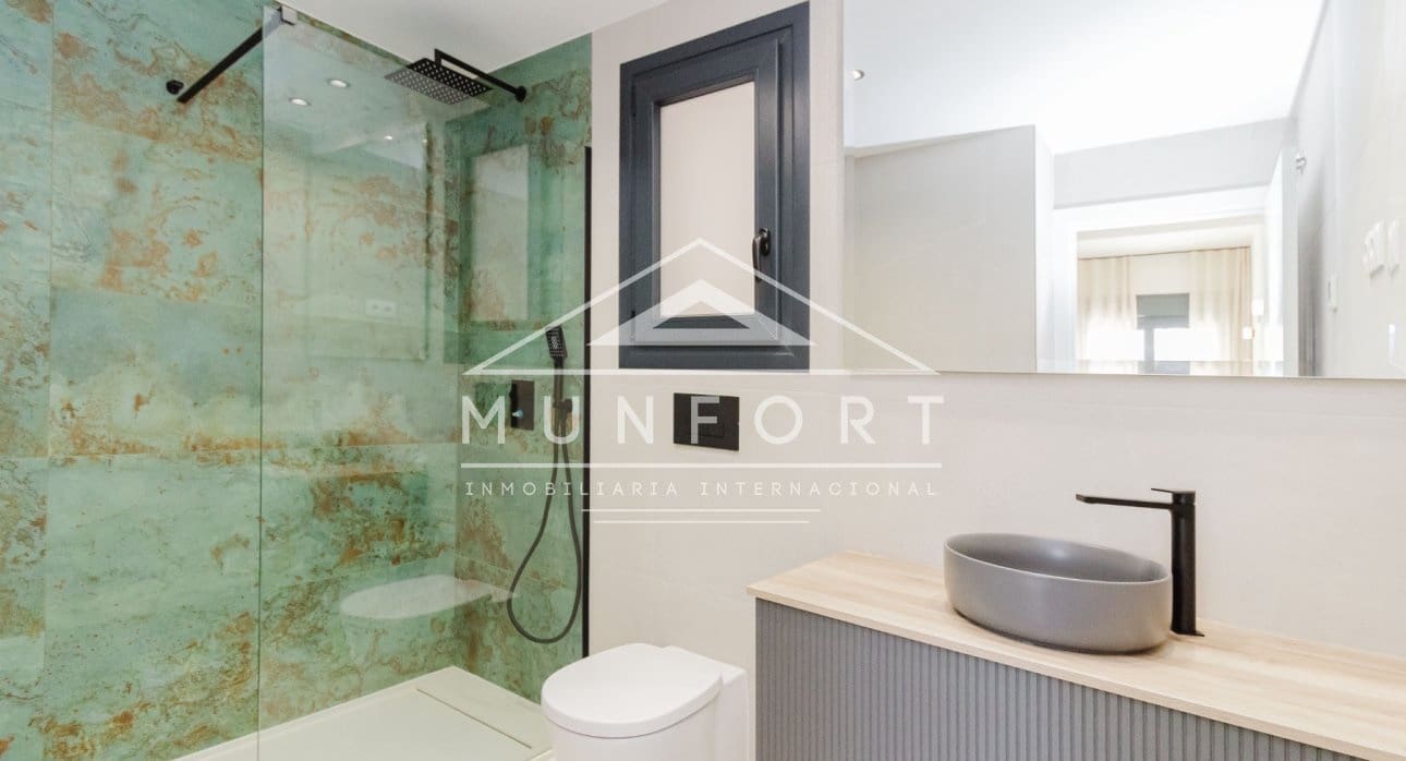 2 sypialnia Bungalow na sprzedaż w Torrevieja z basenem - 380 000 € (Ref: 8378971)