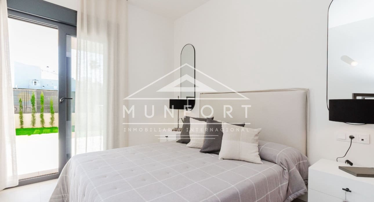 2 sypialnia Bungalow na sprzedaż w Torrevieja z basenem - 380 000 € (Ref: 8378971)