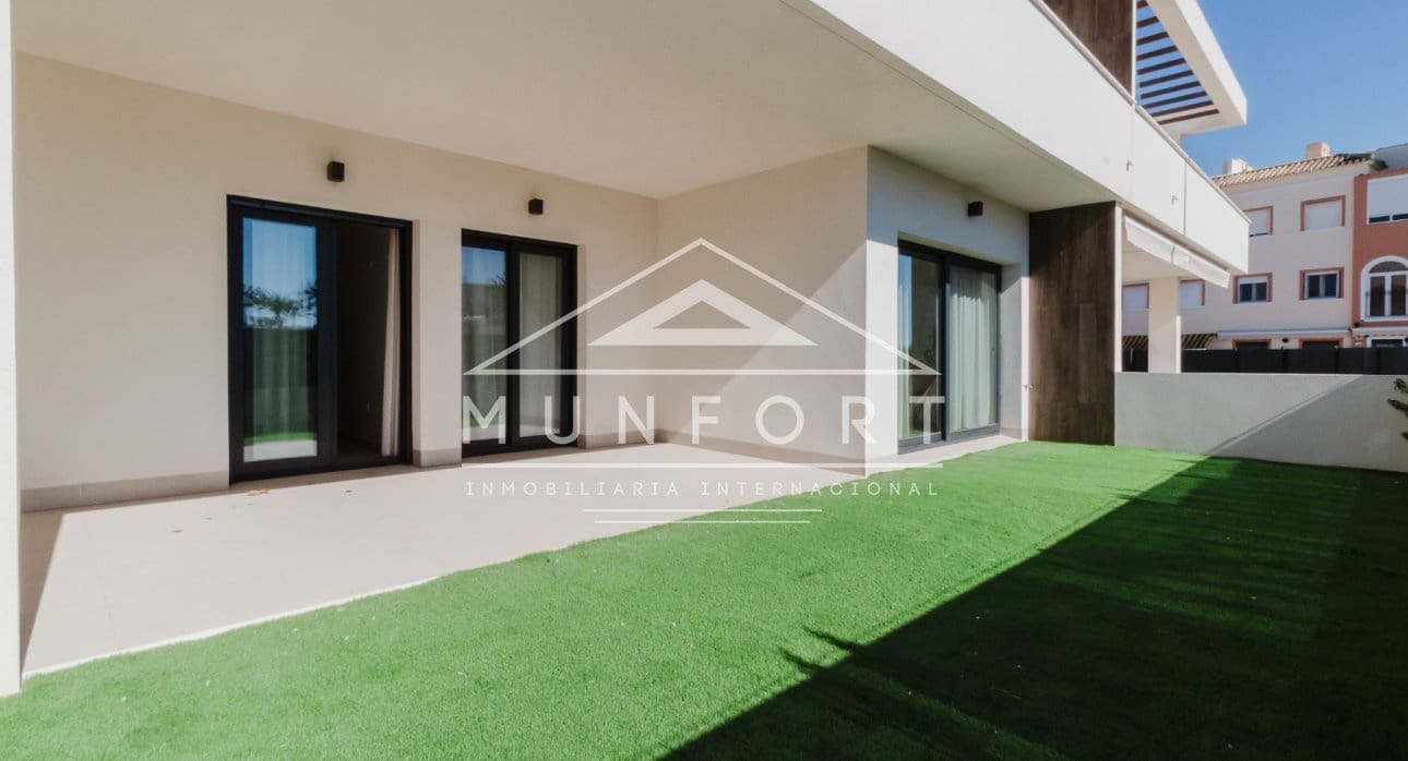 2 sypialnia Bungalow na sprzedaż w Torrevieja z basenem - 380 000 € (Ref: 8378971)