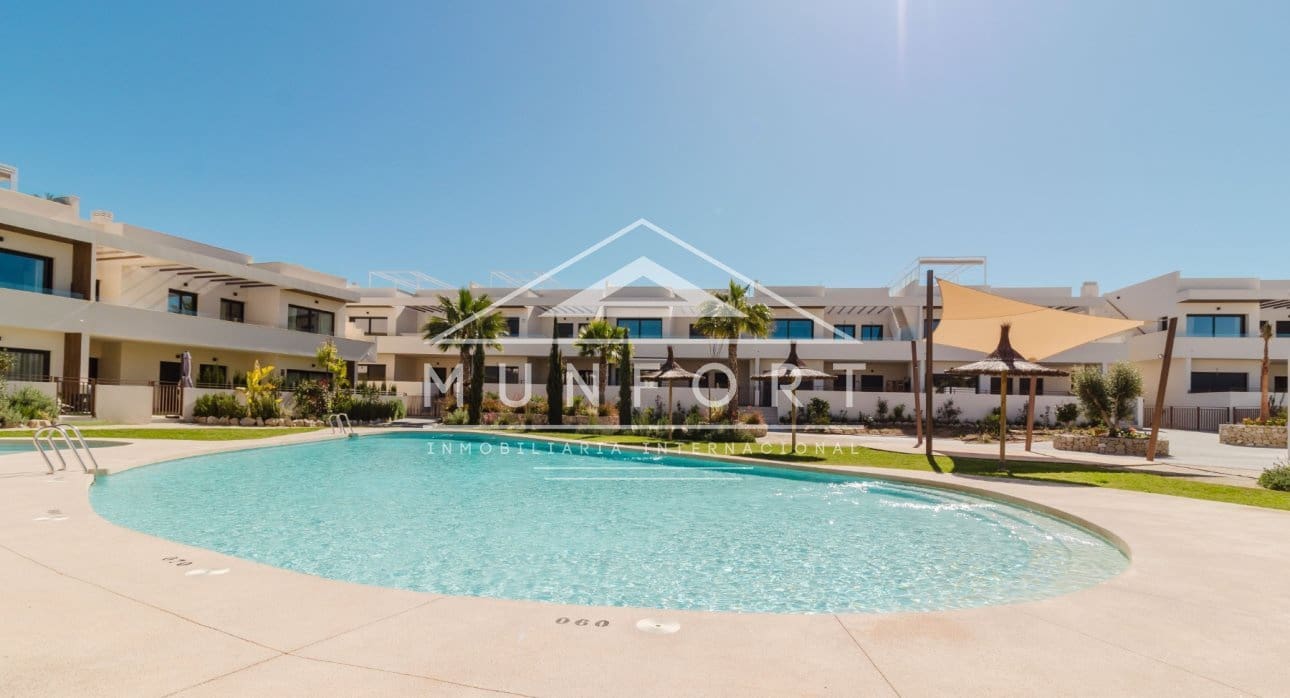 2 sypialnia Bungalow na sprzedaż w Torrevieja z basenem - 380 000 € (Ref: 8378971)