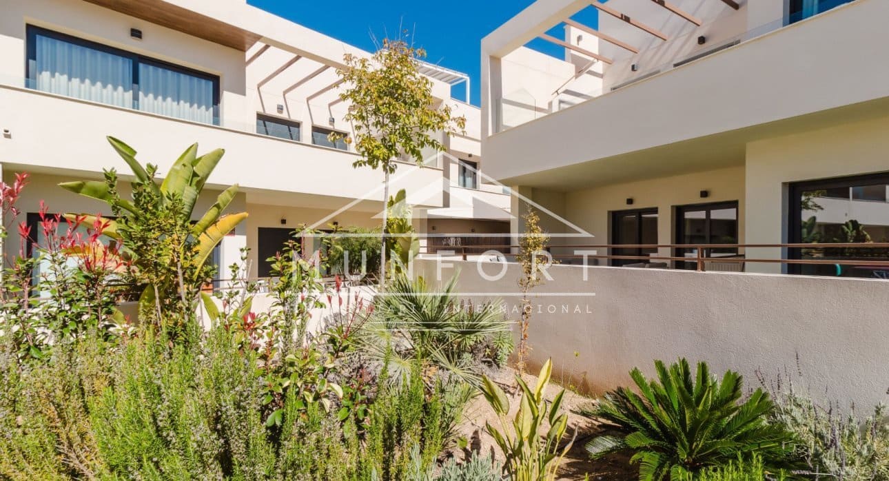 2 sypialnia Bungalow na sprzedaż w Torrevieja z basenem - 380 000 € (Ref: 8378971)