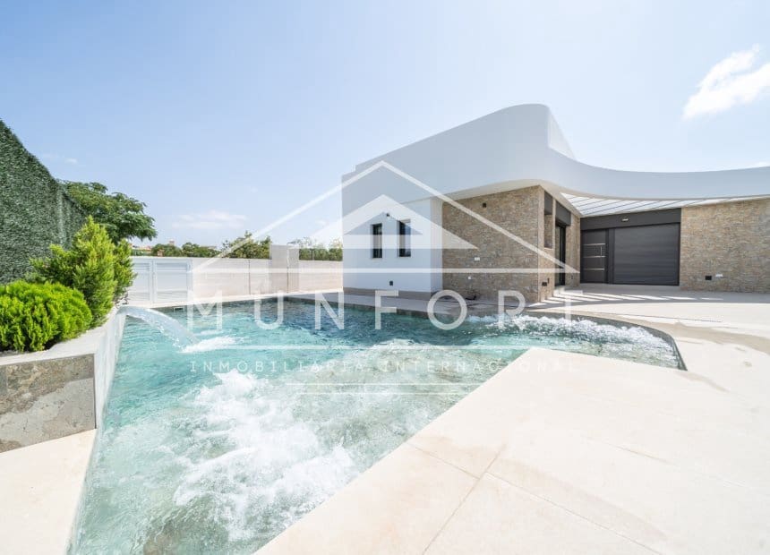 3 bedroom Villa for sale in Los Montesinos with pool - € 535,000 (Ref: 8379004)