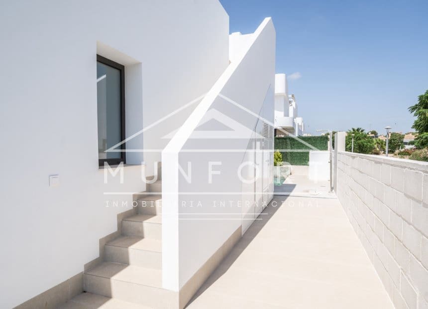 3 bedroom Villa for sale in Los Montesinos with pool - € 535,000 (Ref: 8379004)