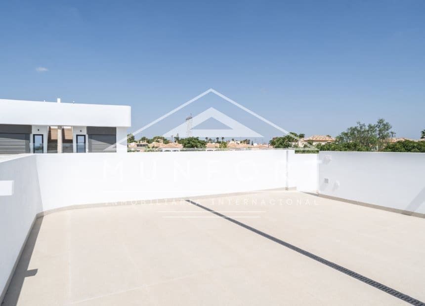 3 bedroom Villa for sale in Los Montesinos with pool - € 535,000 (Ref: 8379004)