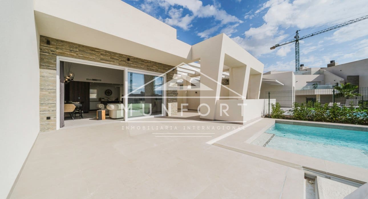 3 bedroom Villa for sale in Algorfa with pool - € 552,000 (Ref: 8379007)