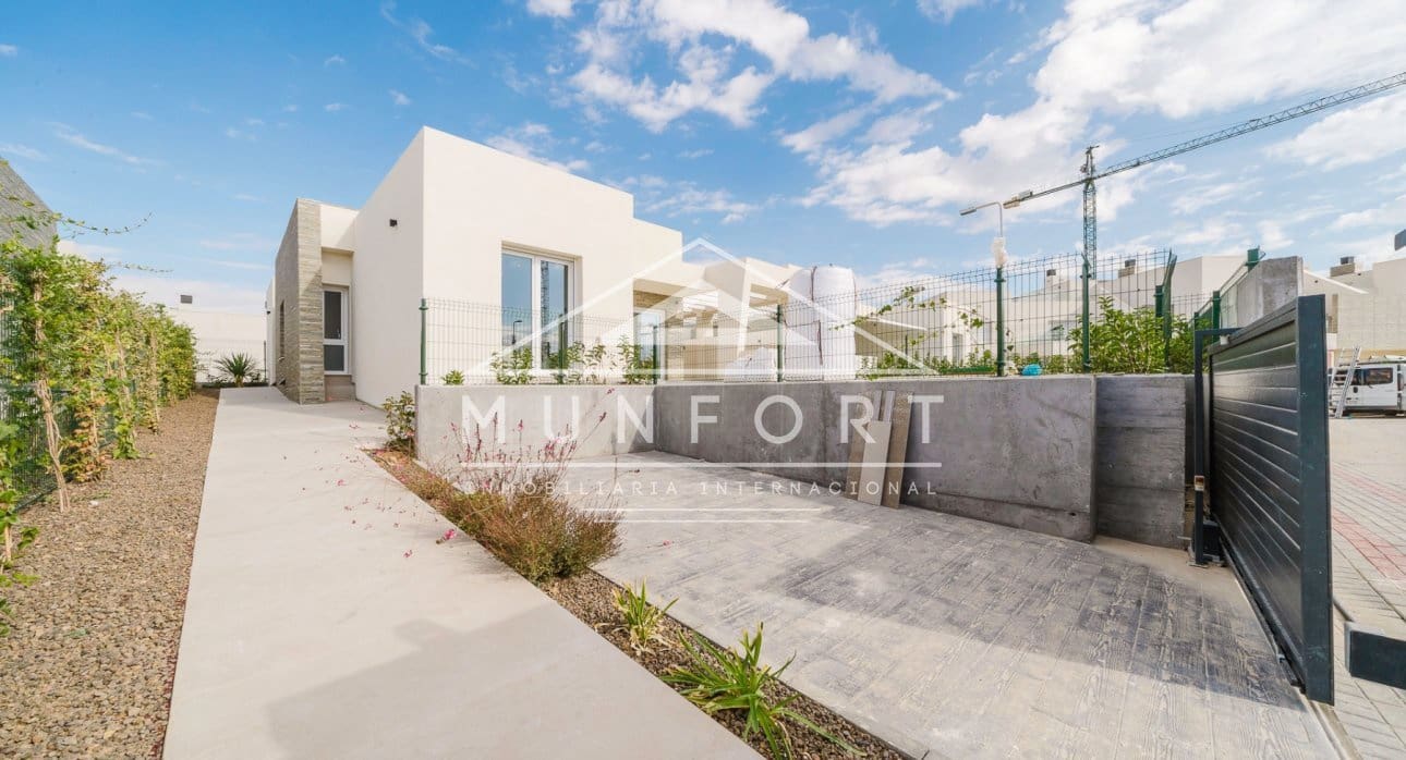 3 bedroom Villa for sale in Algorfa with pool - € 552,000 (Ref: 8379007)