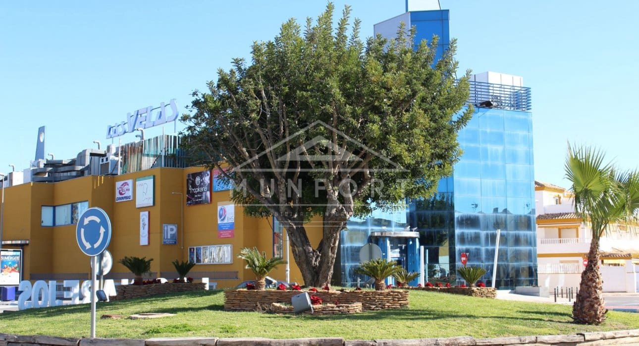 3 bedroom Villa for sale in Los Alcazares with pool - € 399,900 (Ref: 8396062)