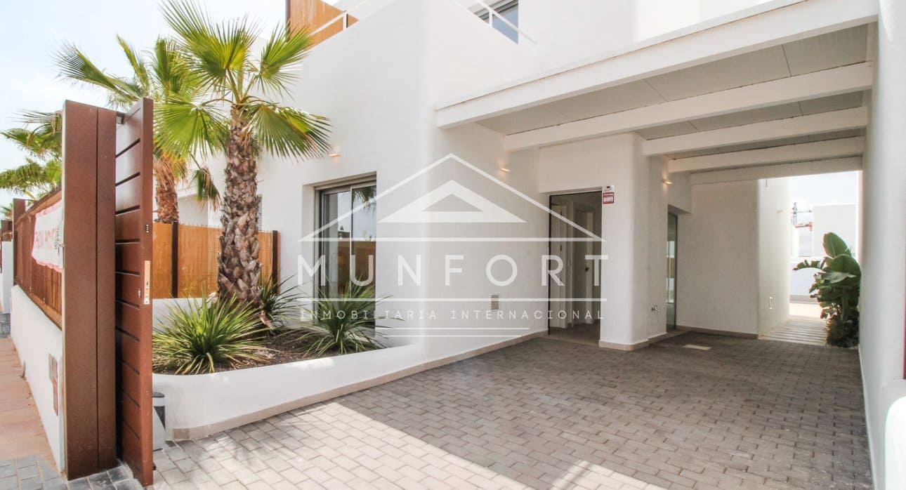 3 bedroom Villa for sale in Los Alcazares with pool - € 399,900 (Ref: 8396062)