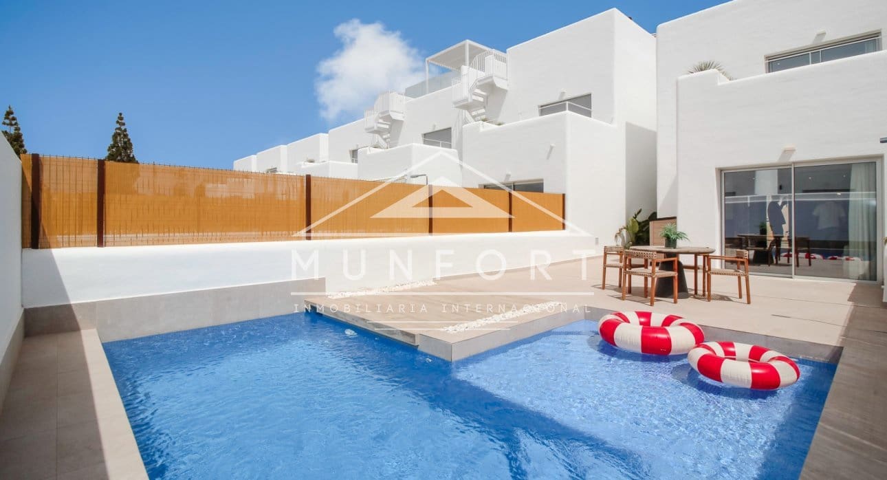 3 bedroom Villa for sale in Los Alcazares with pool - € 399,900 (Ref: 8396062)