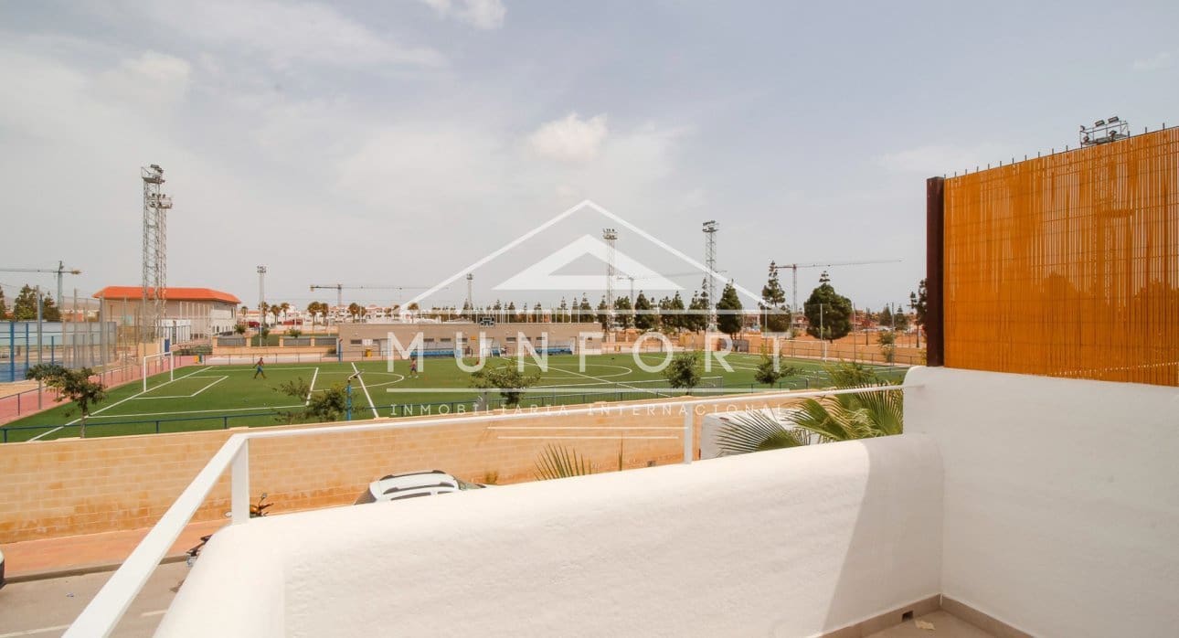 3 bedroom Villa for sale in Los Alcazares with pool - € 399,900 (Ref: 8396062)