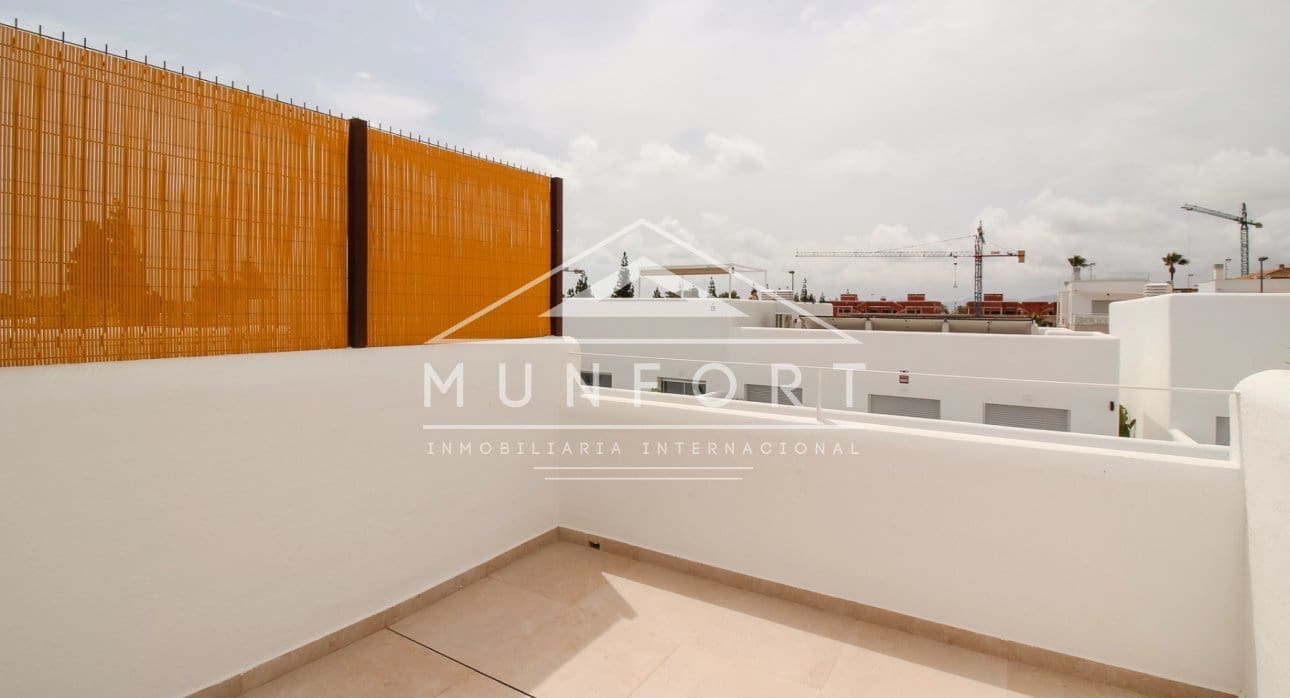 3 bedroom Villa for sale in Los Alcazares with pool - € 399,900 (Ref: 8396062)