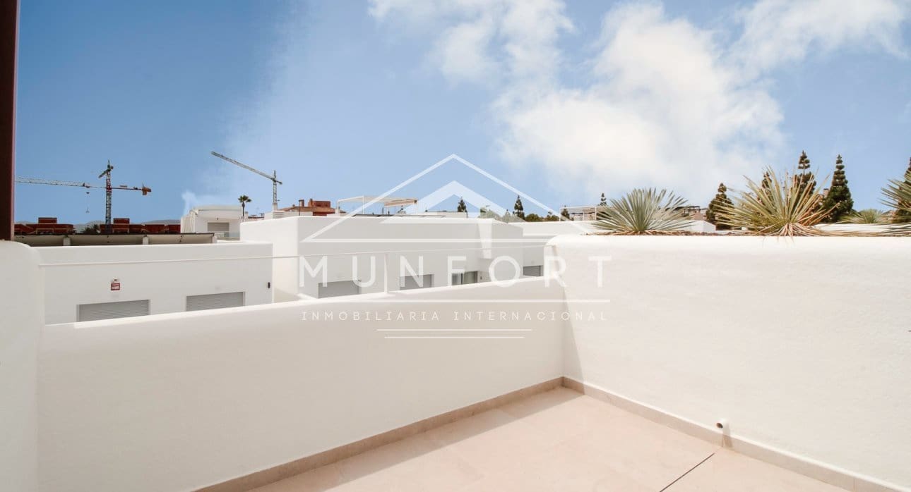3 bedroom Villa for sale in Los Alcazares with pool - € 399,900 (Ref: 8396062)