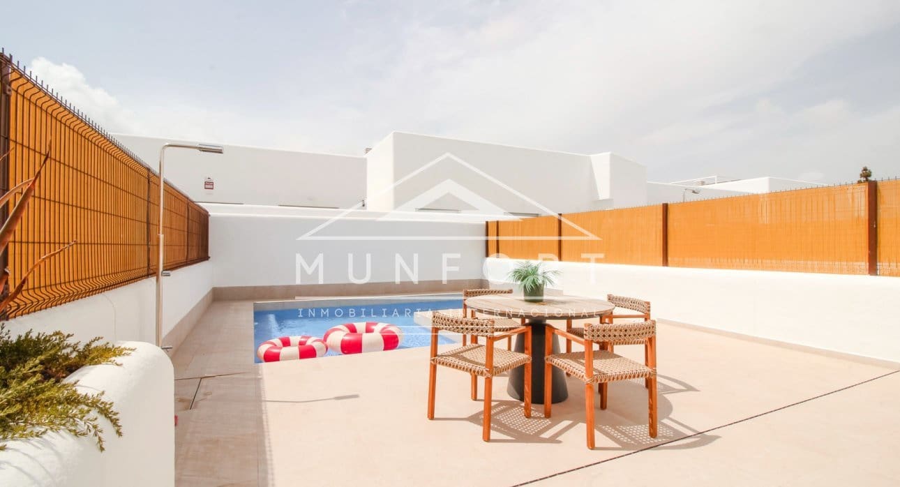 3 bedroom Villa for sale in Los Alcazares with pool - € 399,900 (Ref: 8396062)