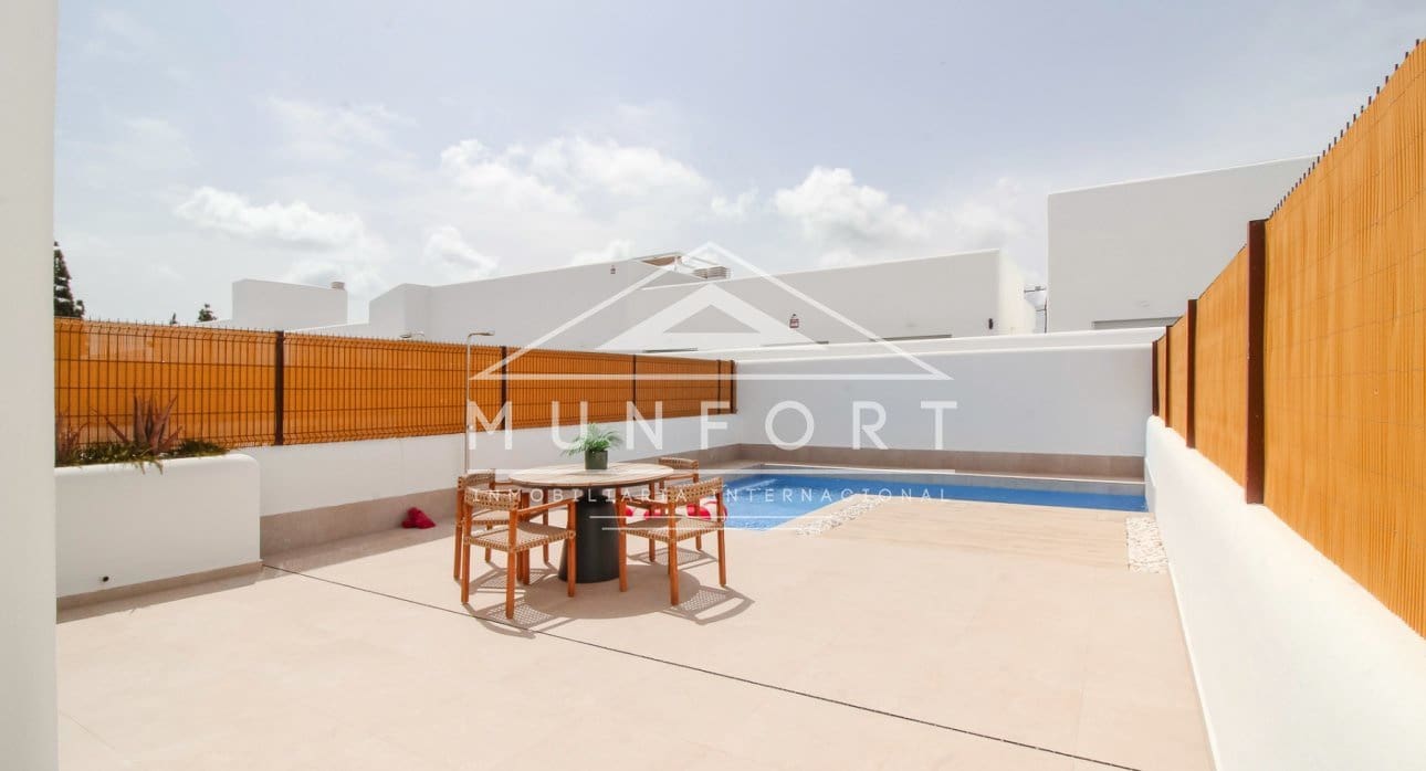 3 bedroom Villa for sale in Los Alcazares with pool - € 399,900 (Ref: 8396062)