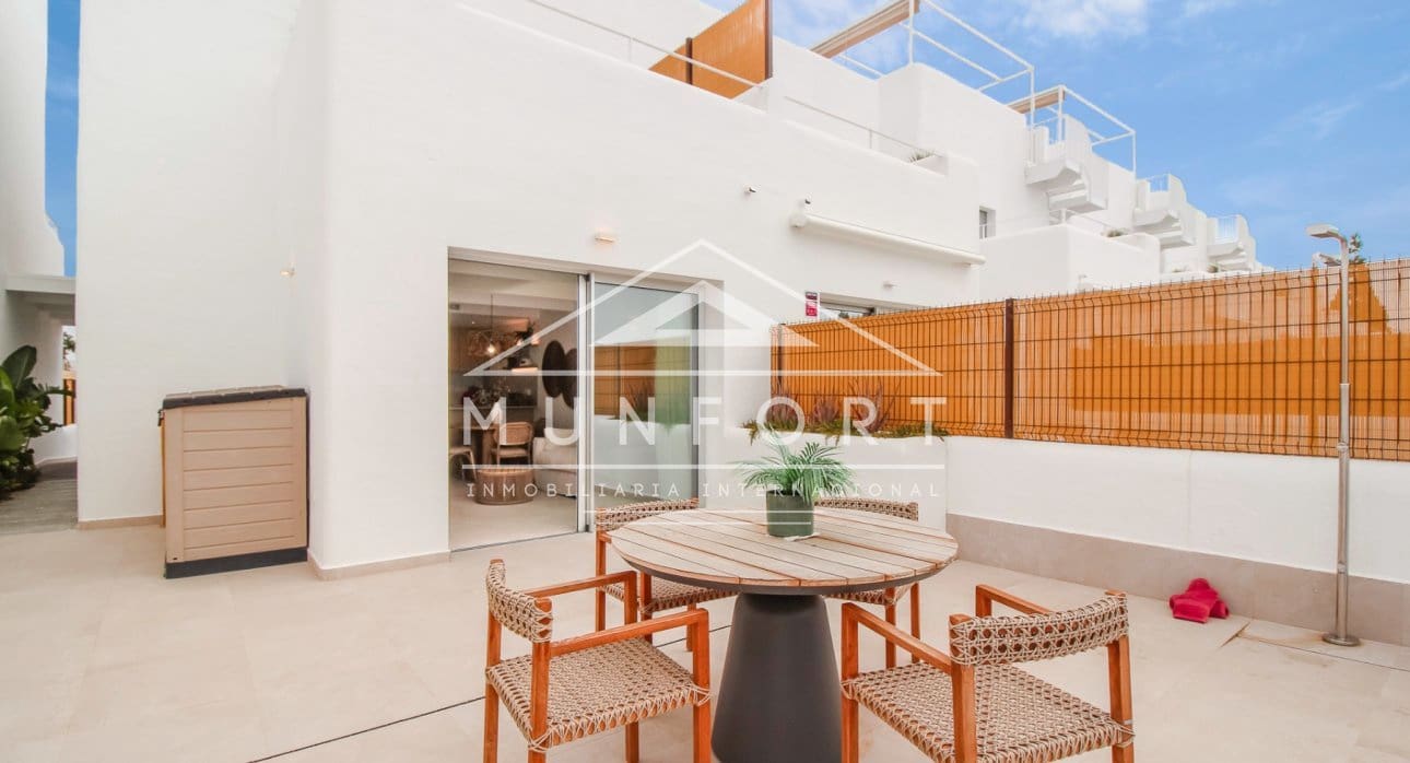 3 bedroom Villa for sale in Los Alcazares with pool - € 399,900 (Ref: 8396062)