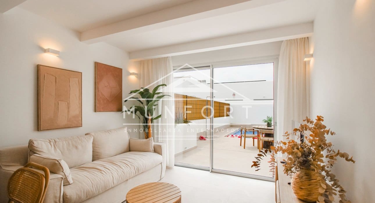 3 bedroom Villa for sale in Los Alcazares with pool - € 399,900 (Ref: 8396062)