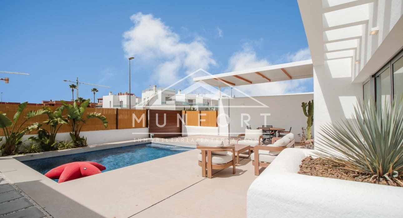 3 makuuhuone Huvila myytävänä paikassa Los Alcazares mukana uima-altaan - 499 900 € (Ref: 8396063)