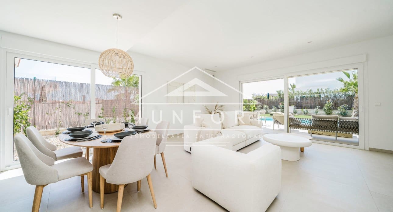 3 Zimmer Villa zu verkaufen in Los Montesinos mit Pool - 509.000 € (Ref: 8396073)