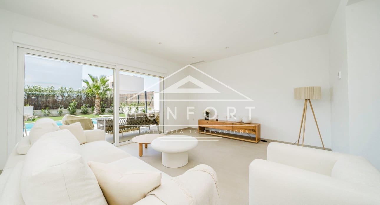 3 Zimmer Villa zu verkaufen in Los Montesinos mit Pool - 509.000 € (Ref: 8396073)