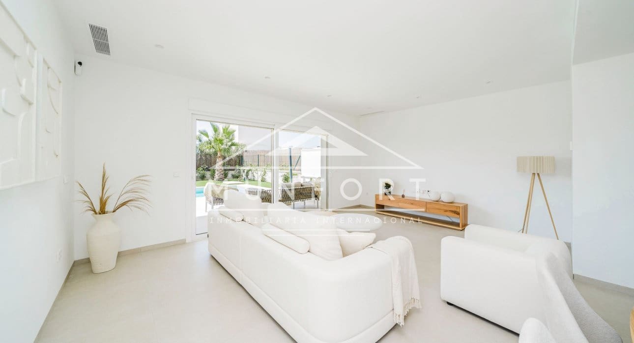 3 Zimmer Villa zu verkaufen in Los Montesinos mit Pool - 509.000 € (Ref: 8396073)